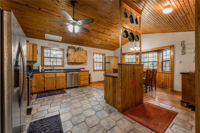 16184 Hickory Drive, Fayetteville, AR 72704