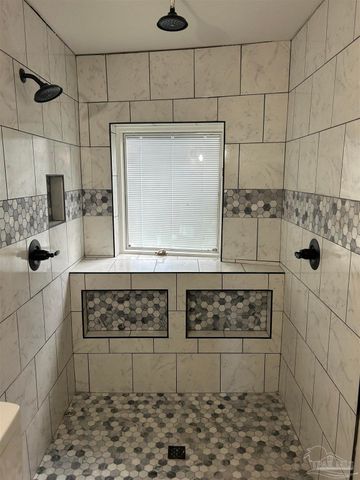 3056 Bay St, Gulf Breeze, FL 32563