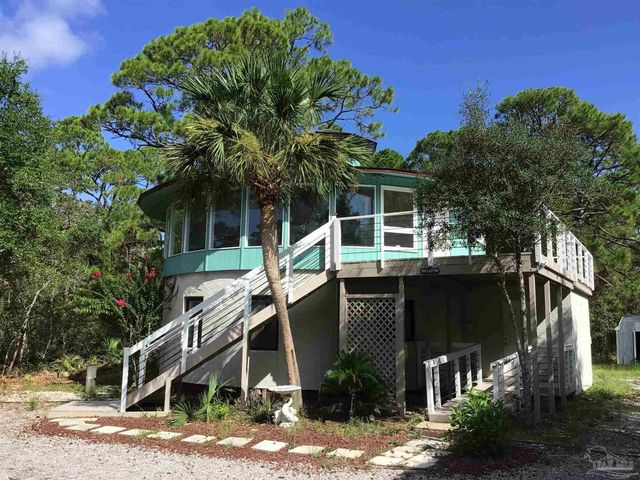 3056 Bay St, Gulf Breeze, FL 32563
