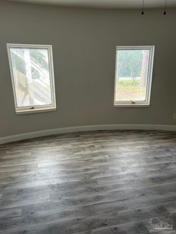 3056 Bay St, Gulf Breeze, FL 32563