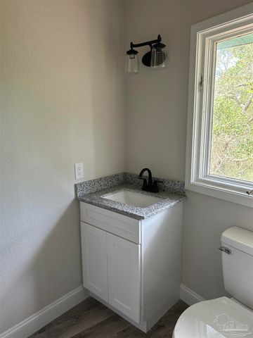 3056 Bay St, Gulf Breeze, FL 32563