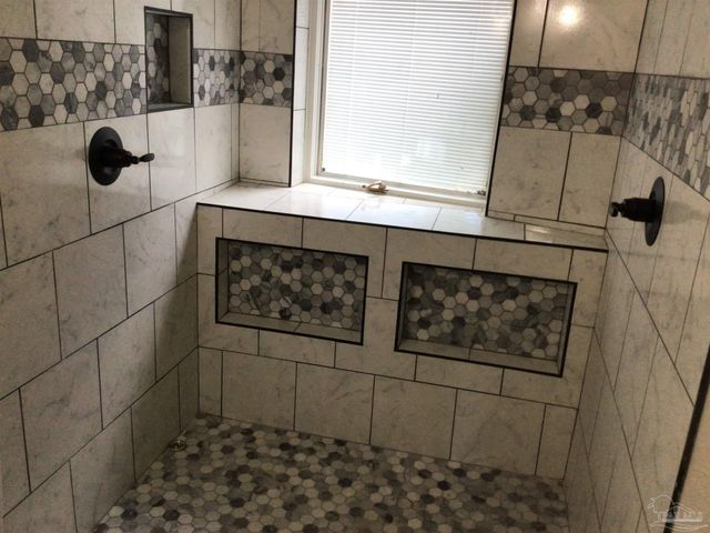 3056 Bay St, Gulf Breeze, FL 32563