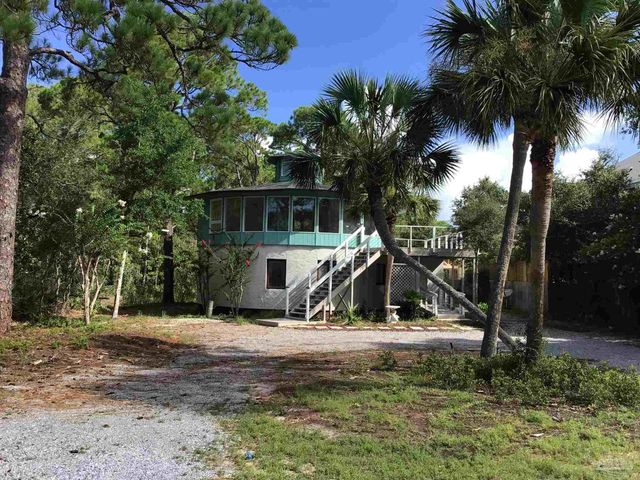 3056 Bay St, Gulf Breeze, FL 32563