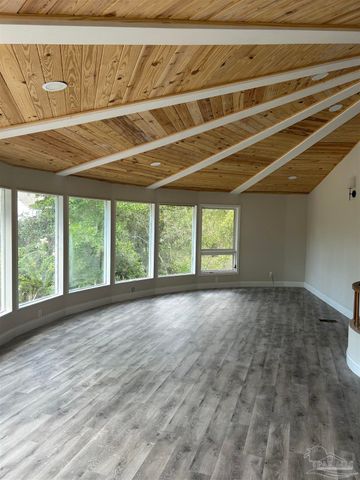 3056 Bay St, Gulf Breeze, FL 32563