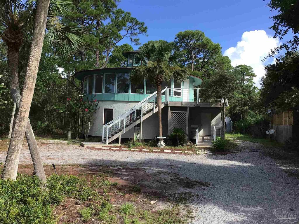 3056 Bay St, Gulf Breeze, FL 32563