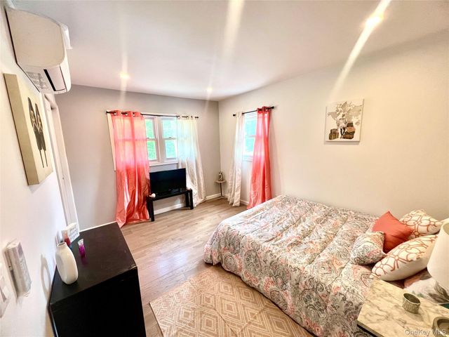 37 California Drive, Middletown, NY 10940