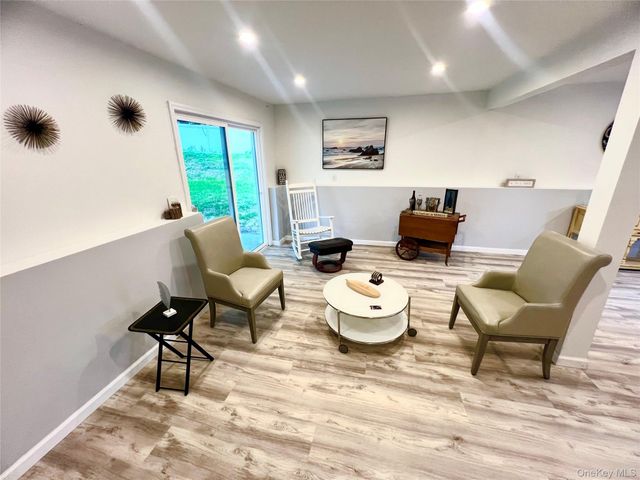 37 California Drive, Middletown, NY 10940