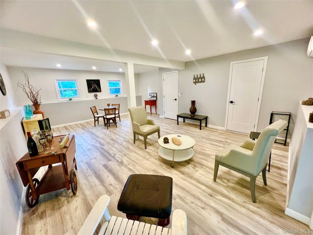 37 California Drive, Middletown, NY 10940
