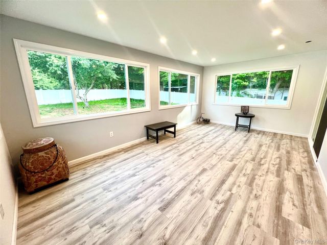 37 California Drive, Middletown, NY 10940