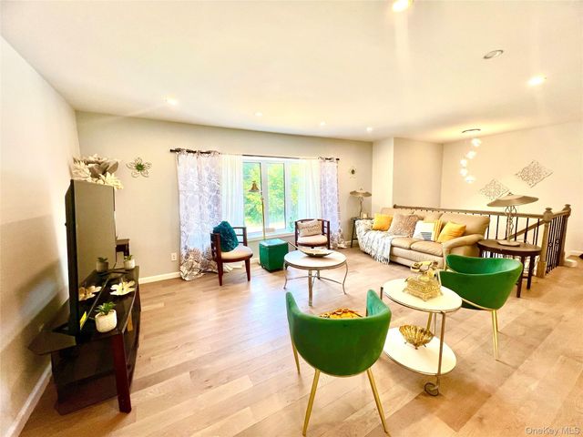 37 California Drive, Middletown, NY 10940