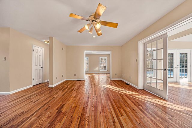 3120 Carvins Cove RD, Salem, VA 24153