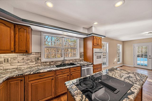 3120 Carvins Cove RD, Salem, VA 24153