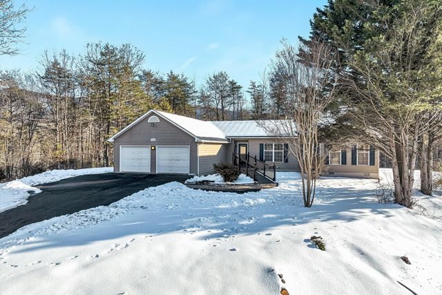 3120 Carvins Cove RD, Salem, VA 24153