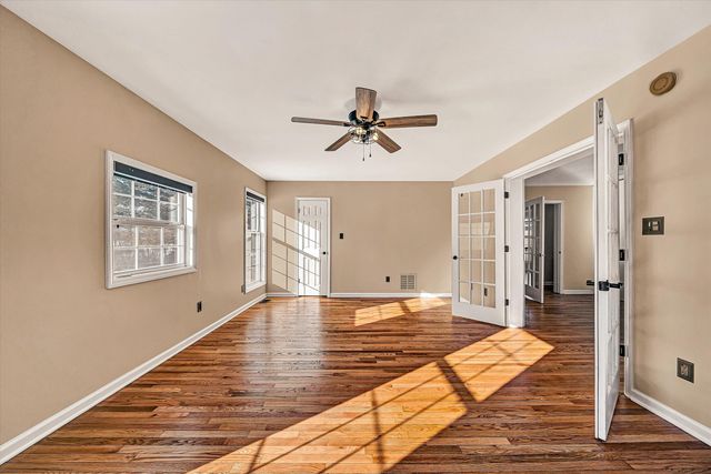 3120 Carvins Cove RD, Salem, VA 24153