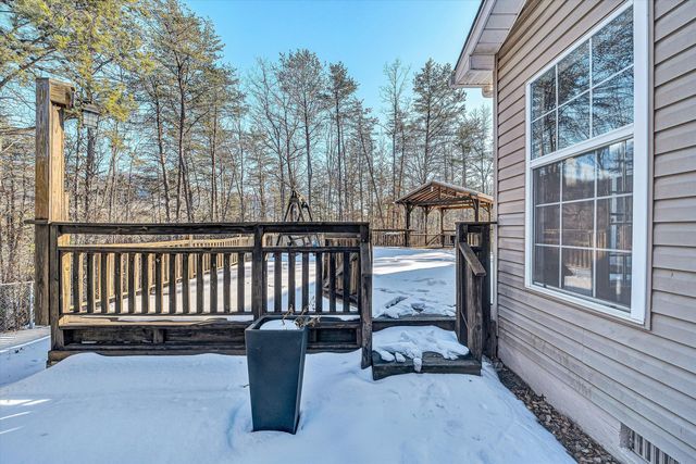 3120 Carvins Cove RD, Salem, VA 24153