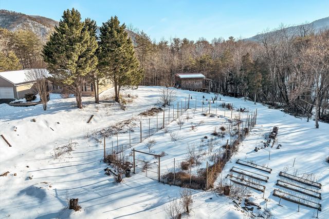 3120 Carvins Cove RD, Salem, VA 24153