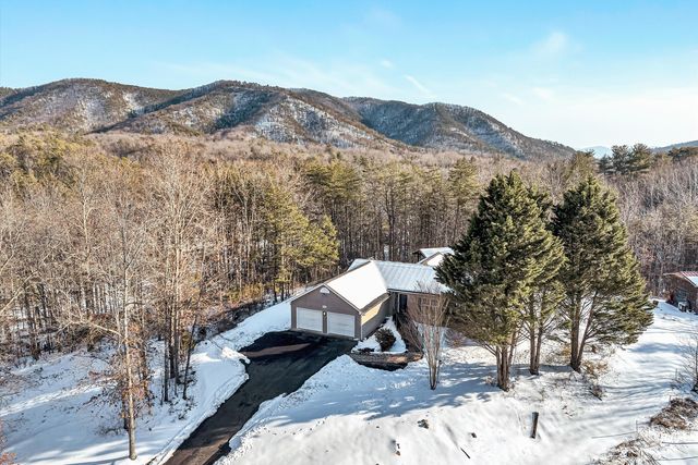 3120 Carvins Cove RD, Salem, VA 24153