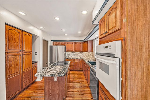 3120 Carvins Cove RD, Salem, VA 24153