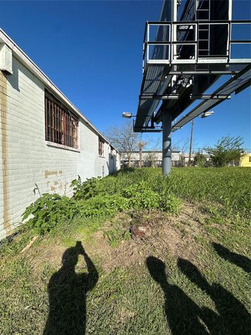 8243 Telephone Road, Houston, TX 77061