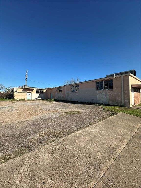 8243 Telephone Road, Houston, TX 77061