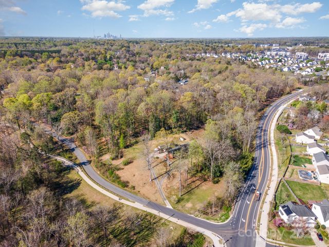 724 Rocky River Road W, Charlotte, NC 28213