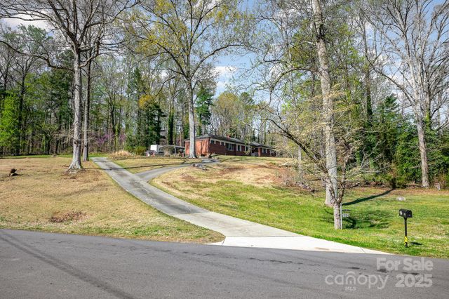 724 Rocky River Road W, Charlotte, NC 28213