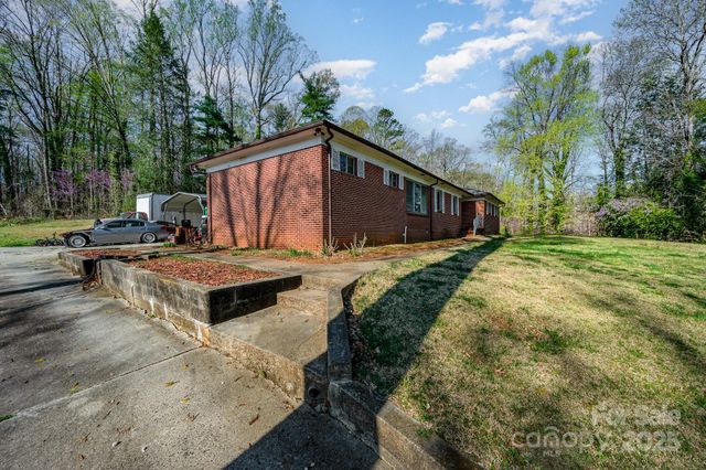 724 Rocky River Road W, Charlotte, NC 28213