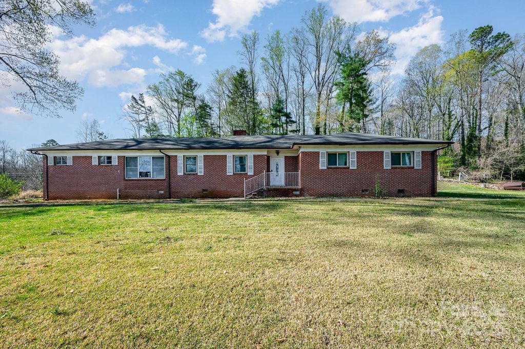 724 Rocky River Road W, Charlotte, NC 28213
