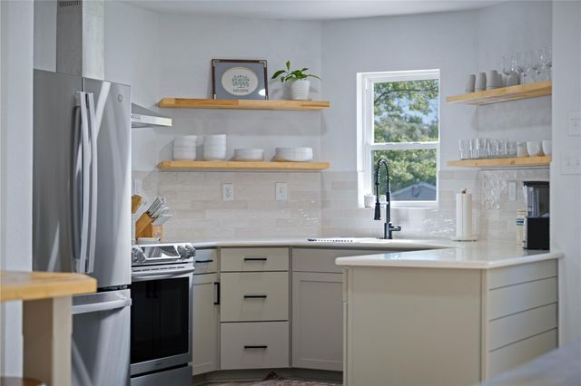 131 CAMPFIRE CIR, Wimberley, TX 78676