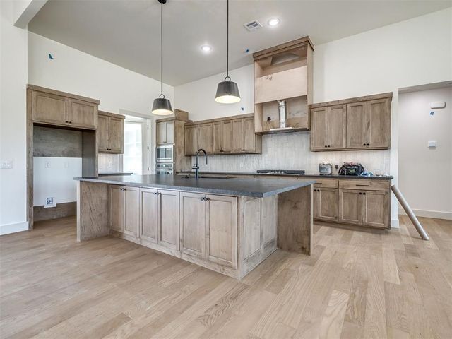 14117 North Ridge Drive, Choctaw, OK 73020