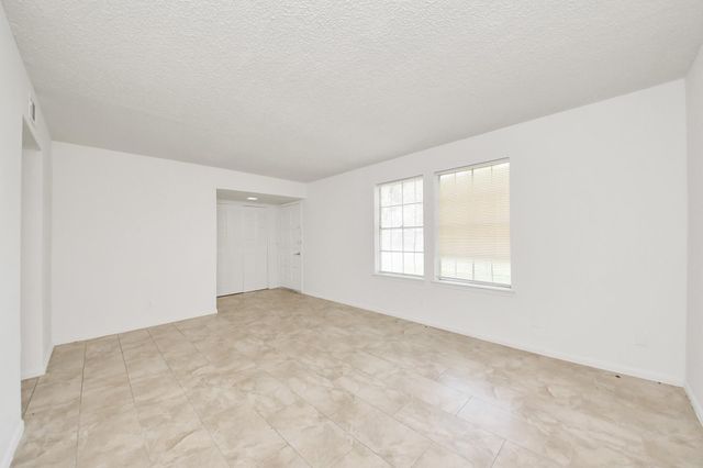 10372 Hammerly Boulevard 25, Houston, TX 77043