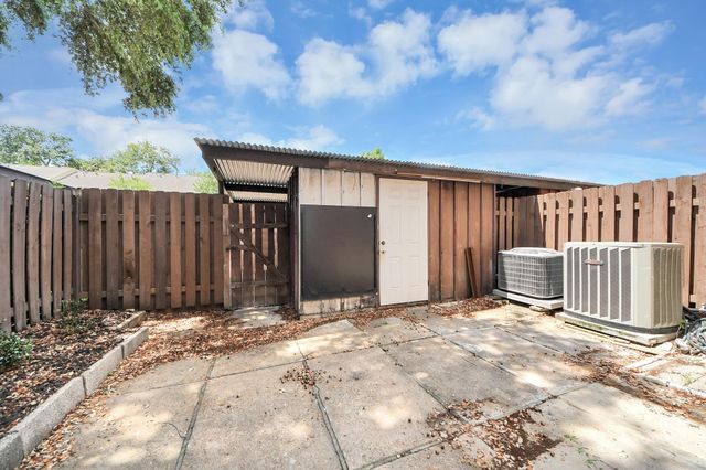 10372 Hammerly Boulevard 25, Houston, TX 77043