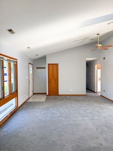 7706 WARWICK Avenue, Darien, IL 60561