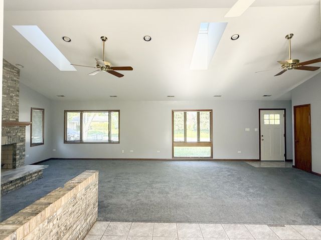 7706 WARWICK Avenue, Darien, IL 60561