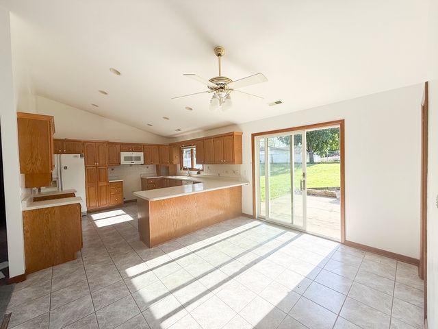 7706 WARWICK Avenue, Darien, IL 60561
