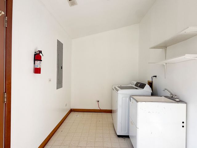 7706 WARWICK Avenue, Darien, IL 60561