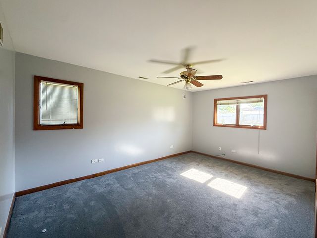 7706 WARWICK Avenue, Darien, IL 60561
