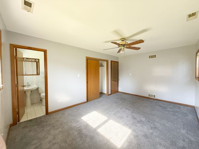 7706 WARWICK Avenue, Darien, IL 60561