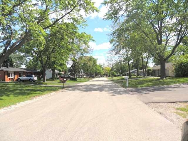 7706 WARWICK Avenue, Darien, IL 60561