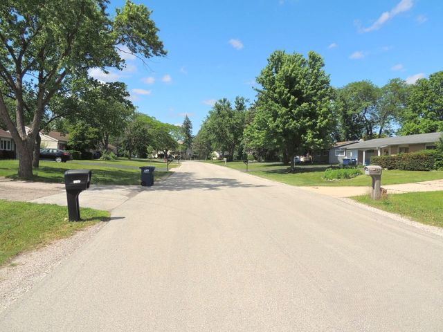 7706 WARWICK Avenue, Darien, IL 60561