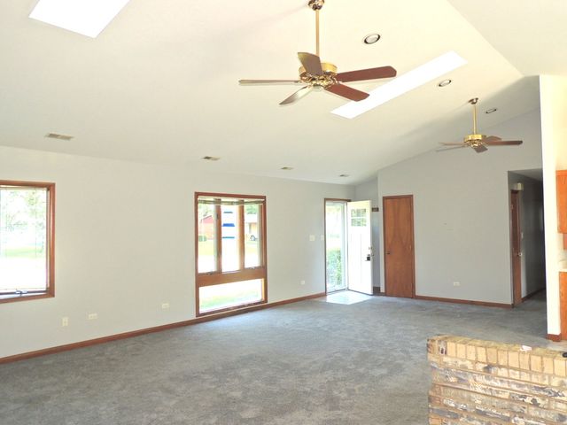 7706 WARWICK Avenue, Darien, IL 60561