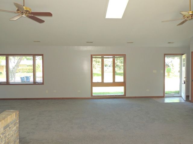 7706 WARWICK Avenue, Darien, IL 60561