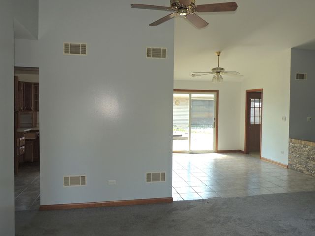 7706 WARWICK Avenue, Darien, IL 60561
