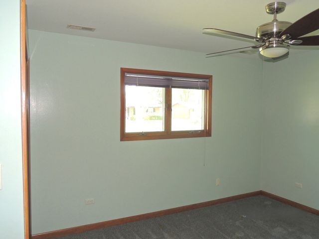 7706 WARWICK Avenue, Darien, IL 60561