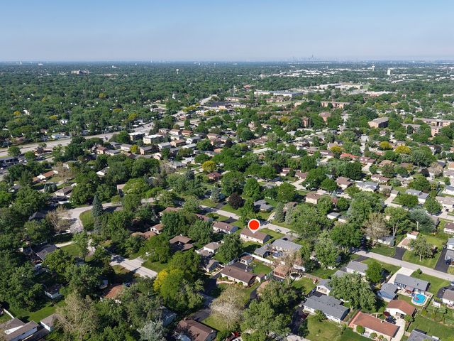 7706 WARWICK Avenue, Darien, IL 60561
