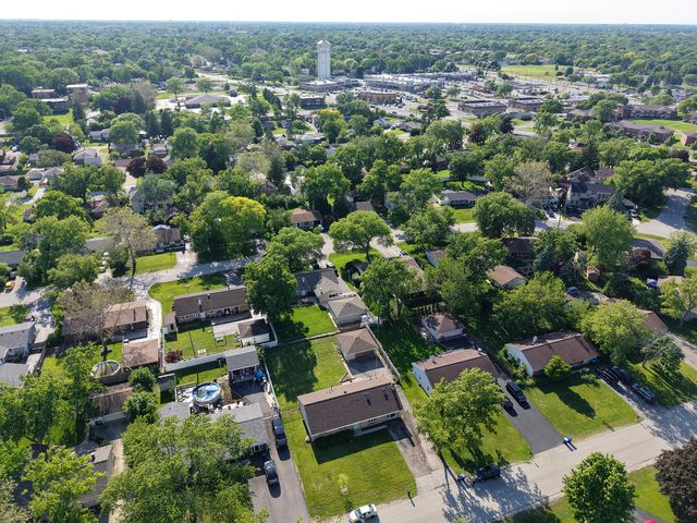 7706 WARWICK Avenue, Darien, IL 60561