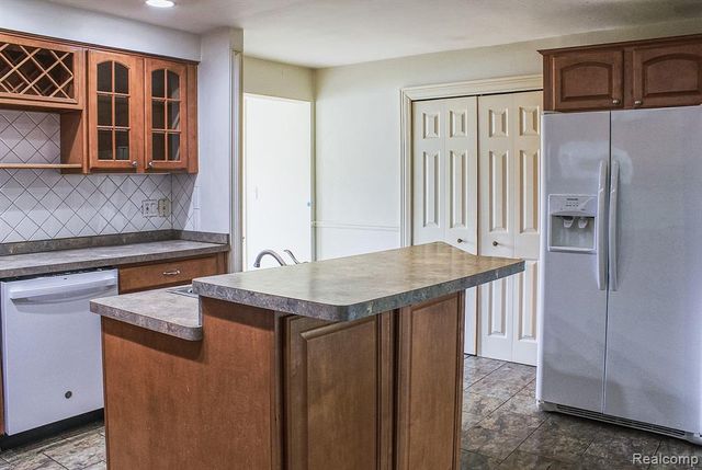 1208 Genella Street, Waterford, MI 48328