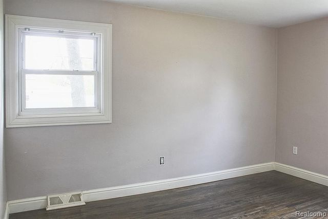 1208 Genella Street, Waterford, MI 48328