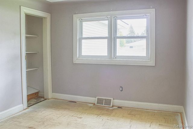 1208 Genella Street, Waterford, MI 48328