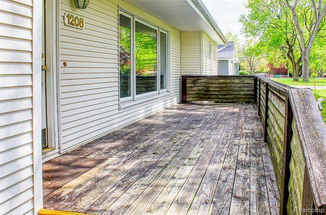 1208 Genella Street, Waterford, MI 48328